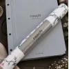 Rasch In Bloom Rosalie Krem Beyaz Damask Duvar Kağıdı Krem ve ekru zemin üzerine klasik şam damask desenli keten dokulu Alman mimari duvar kağıdı