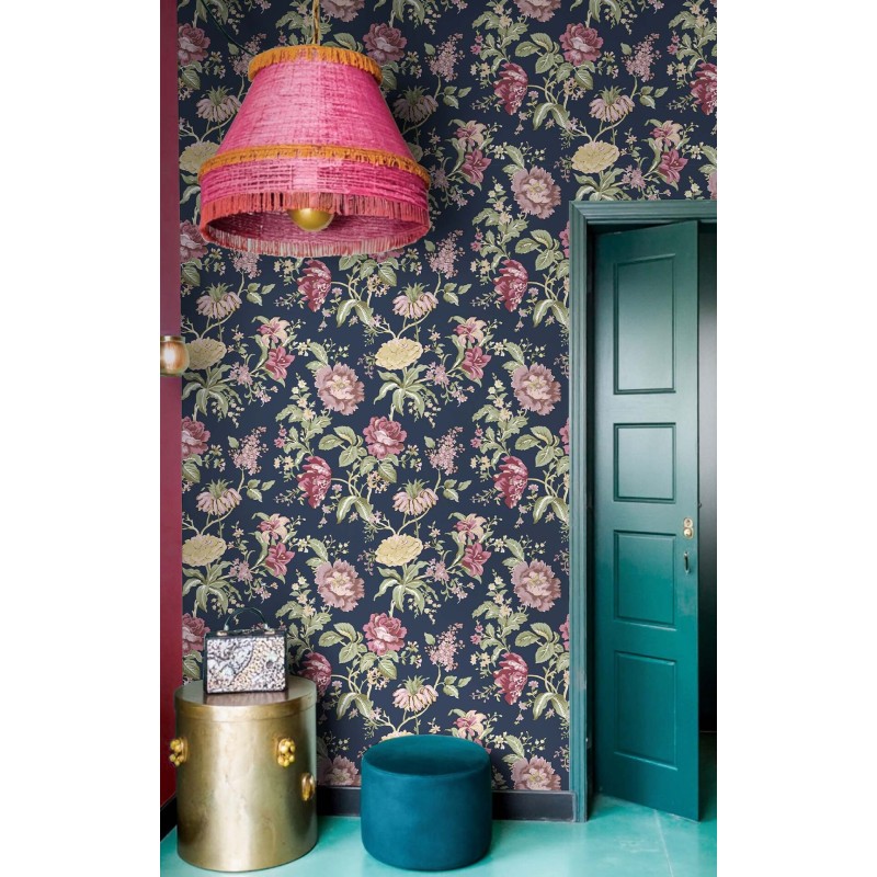 Koyu lacivert zemin üzeri mürdüm ve pembe çiçek desenli Blooming Garden 8308 duvar kağıdı