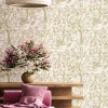 Blooming Garden 8315 Kuşlu Duvar Kağıdı Krem zemin üzerine balıkçıl kuş ve pembe çiçekli ağaç dalları desenli Blooming Garden 8315 duvar kağıdı