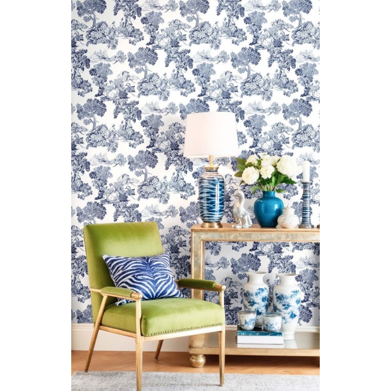 Beyaz zemin üzerine mavi Toile de Jouy manzara desenli Blooming Garden 8342 duvar kağıdı