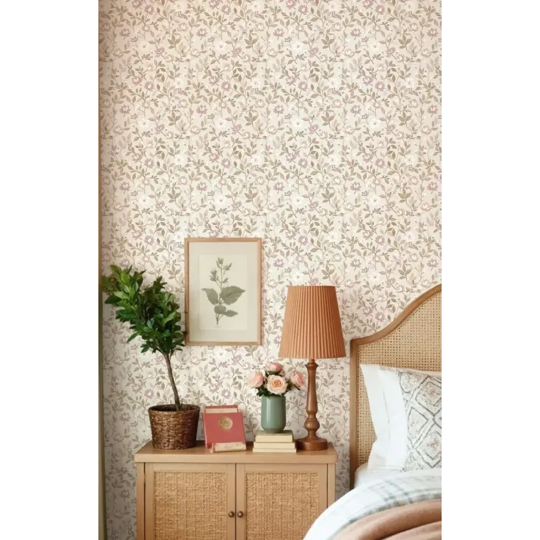 Bej ve krem zemin üzerine pudra pembe ile vizon çiçek desenli Blooming Garden 8351 duvar kağıdı