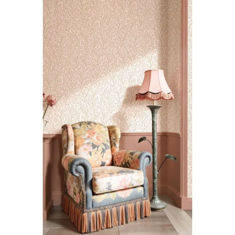 Beyaz zemin üzerine soft pembe sarmaşık yaprak desenli Blooming Garden 8364 duvar kağıdı