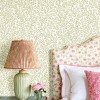 Beyaz zemin üzerine soft yeşil sarmaşık yaprak desenli Blooming Garden 8365 duvar kağıdı