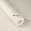 Açık krem ve ekru tonlarında balıksırtı formunda geometrik çizgili modern salon duvar kağıdı