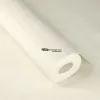 Soft ekru ve kırık beyaz tonlarında keten kumaş dokulu düz desenli modern salon duvar kağıdı
