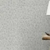 Beyaz ve gri tonlarında geometrik balıksırtı blok desenli Alman mimari duvar kağıdı