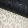 Krem zemin üzerine açık bej ve vizon tonlarında leopar desenli kabartma dokulu lüks duvar kağıdı