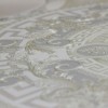 Versace VI 34901-2 Krem Gri Madalyon Duvar Kağıdı Krem, açık gri ve şampanya tonlarında barok madalyon tabak desenli Versace VI duvar kağıdı