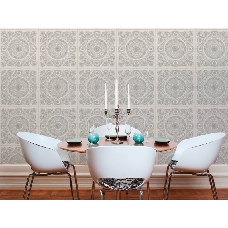 Versace VI 37055-5 Beyaz Gri Madalyon Duvar Kağıdı Beyaz zemin üzerine gri barok madalyon ve taç motifli Versace VI 37055-5 duvar kağıdı