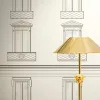 Ekru krem zemin üzerine klasik İtalyan bina penceresi ve Medusa desenli Versace VI duvar kağıdı