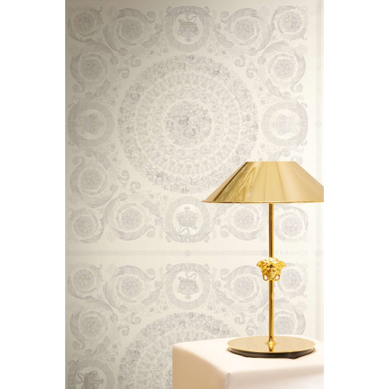 Krem zemin üzerine gümüş barok madalyon ve taç motifli Versace VI duvar kağıdı