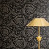 Versace VI 79135-2 Siyah Antrasit Barok Duvar Kağıdı Siyah zemin üzerine antrasit ve füme barok yaprak desenli Versace VI 79135-2 duvar kağıdı