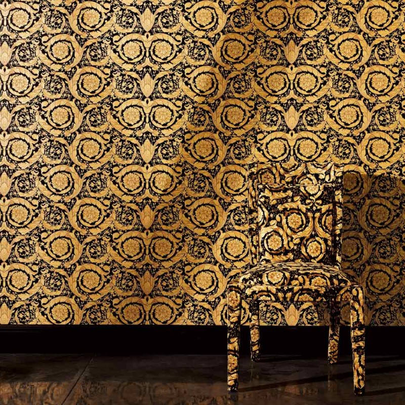 Versace VI 93583-2 Krem Beyaz Barok Duvar Kağıdı Krem beyaz zemin üzerine kabartmalı barok yaprak desenli Versace VI 93583-2 duvar kağıdı