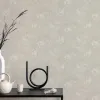 Savana koleksiyonundan beyaz renkli, kabartmalı beton desenli dokulu duvar kağıdı