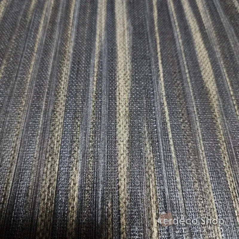 Koyu kahve ve bronz tonlarında dikey çizgili, kumaş görünümlü modern elyaf duvar kağıdı