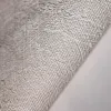 Jüt dokulu, açık bej ve krem tonlarında tropikal yaprak desenli modern elyaf duvar kağıdı