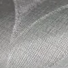Keten dokulu, kareli bloklar içinde bej/yeşil tonlarında tropikal yaprak desenli elyaf duvar kağıdı