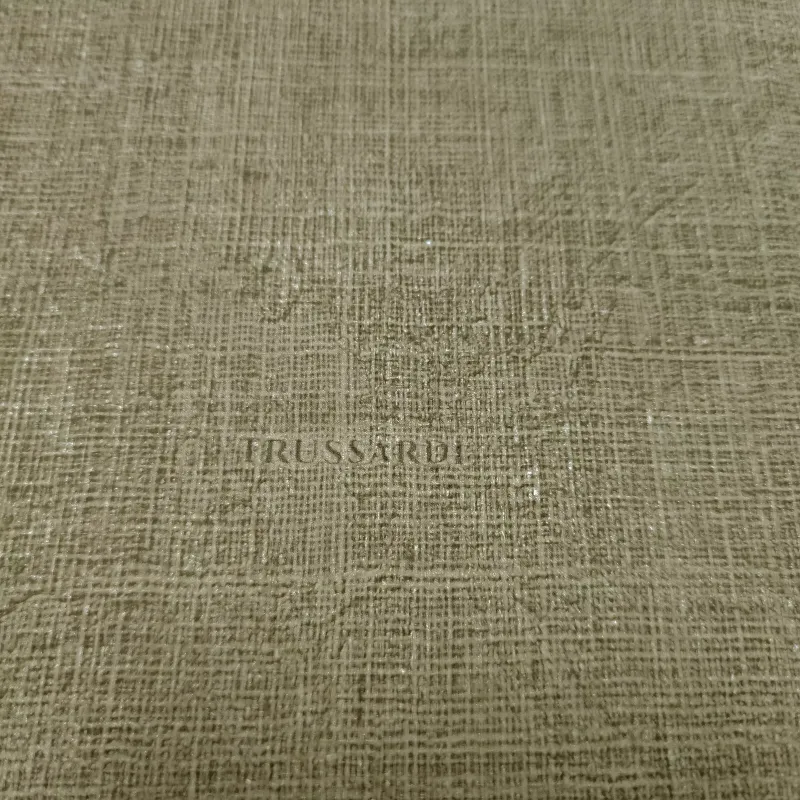 Trussardi 7 Z18921 ile doğal keten dokulu düz duvar kağıdı Açık kahverengi tonlarında keten dokulu, düz modern elyaf duvar kağıdı
