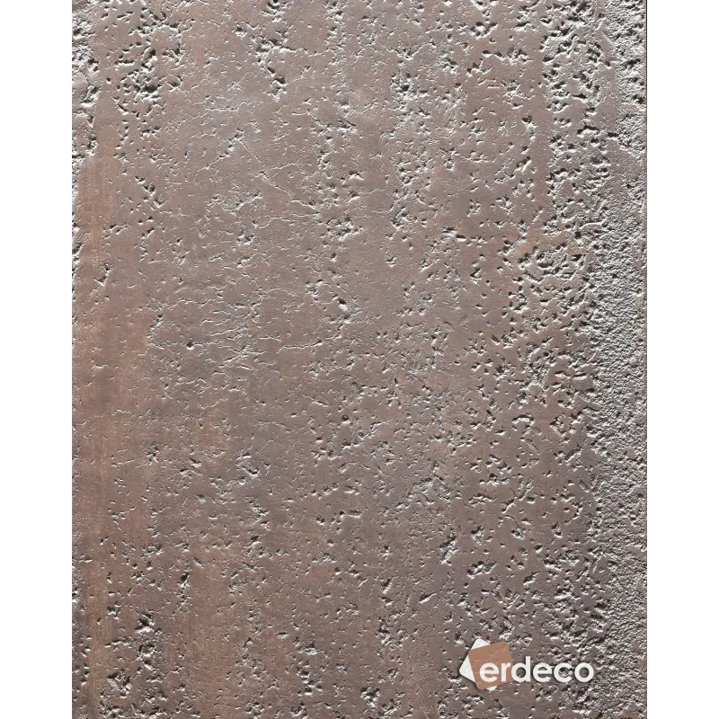 Kahverengi ve toprak tonlarında, sedefli parlamalar içeren, pürüzlü beton dokulu dekoratif duvar tasarımı