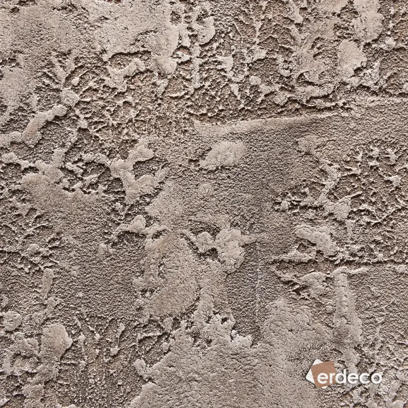 Latte Rengi Eskitme Dekoratif Duvar Tasarımı Latte rengi tonlarında, eskitme görünümlü, düzensiz ve kabartmalı dokuya sahip dekoratif duvar tasarımı E119.